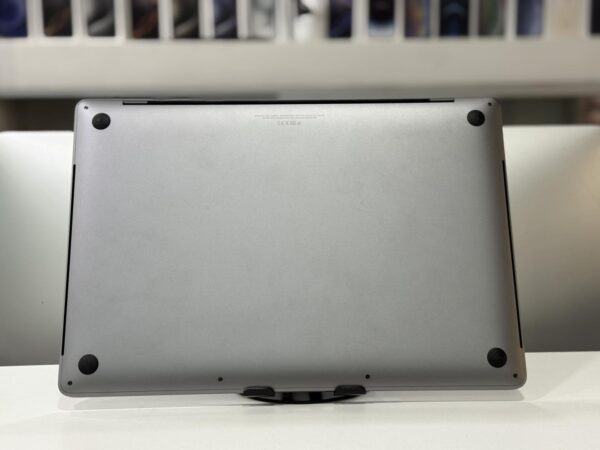 Macbook Pro 2019 - Image 2