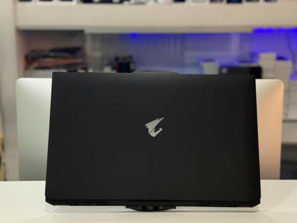 AORUS 17 YE5 - Image 5
