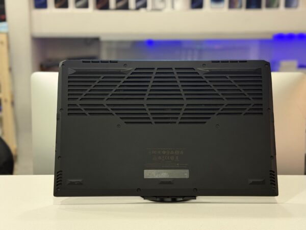 AORUS 17 YE5 - Image 4