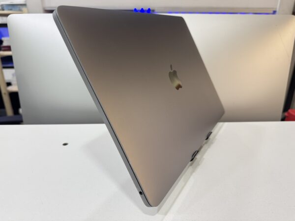 Macbook Pro 2018 - Image 3
