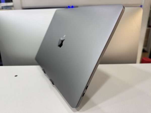 Macbook Pro 2018 - Image 2