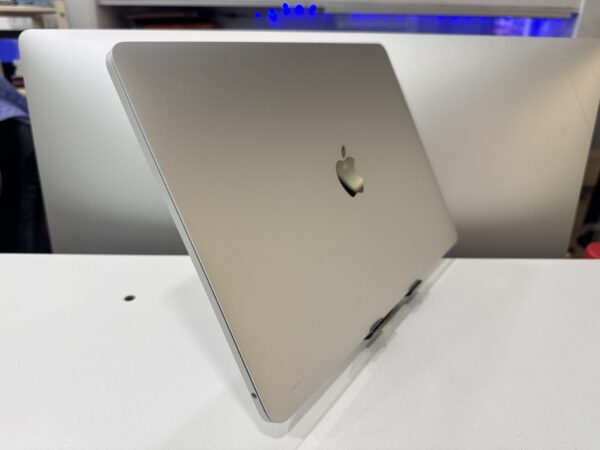 Macbook Pro 2020 - Image 3