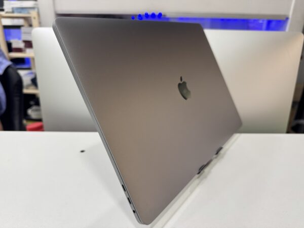Macbook Pro 2019 - Image 3