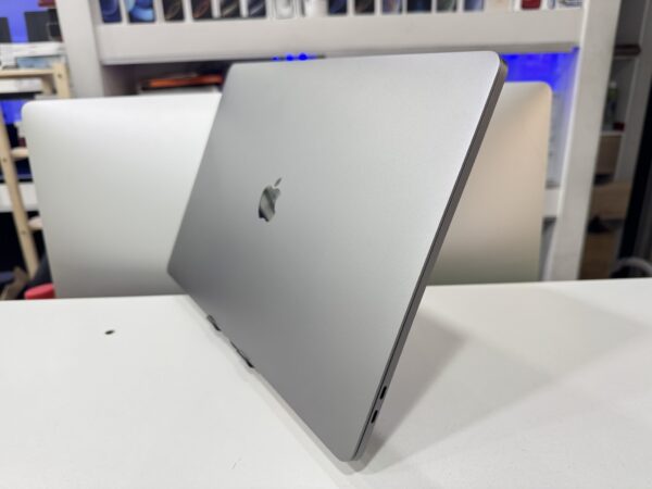 Macbook Pro 2019 - Image 2
