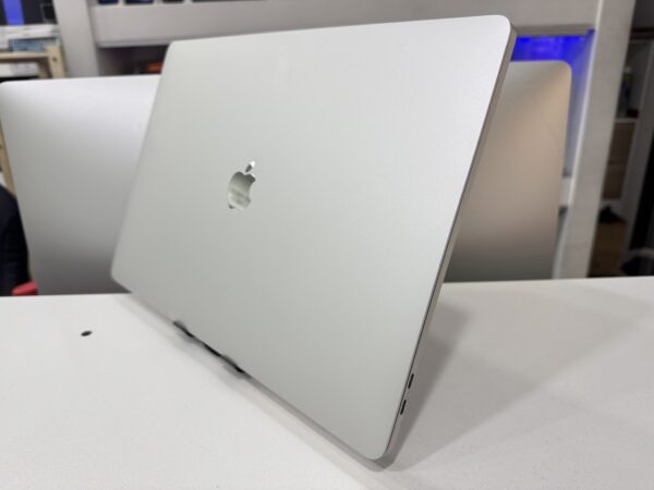 Macbook Pro 2019 - Image 2