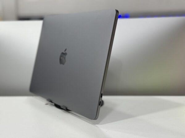 Macbook Pro 2020 - Image 2