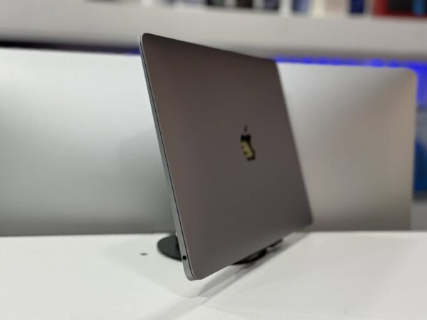 Macbook Air 2020 - Image 2