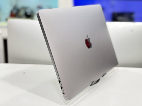 Macbook Pro 2020 - Image 4