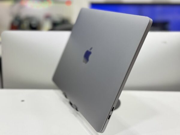 Macbook Pro 2020 - Image 3