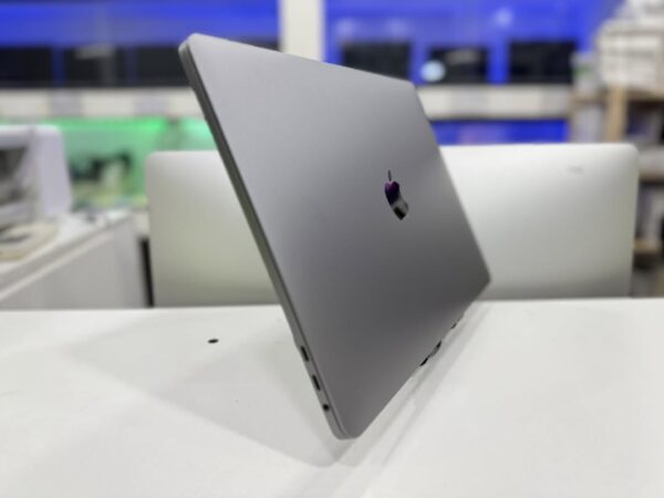 Macbook Pro 2020 - Image 4