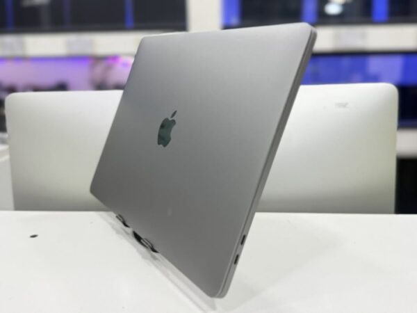 Macbook Pro 2020 - Image 4