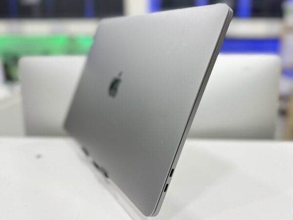 Macbook Pro 2020 - Image 4