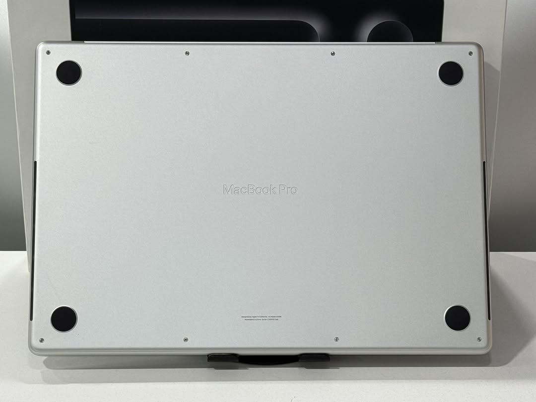 Macbook Pro 2024 - Image 3