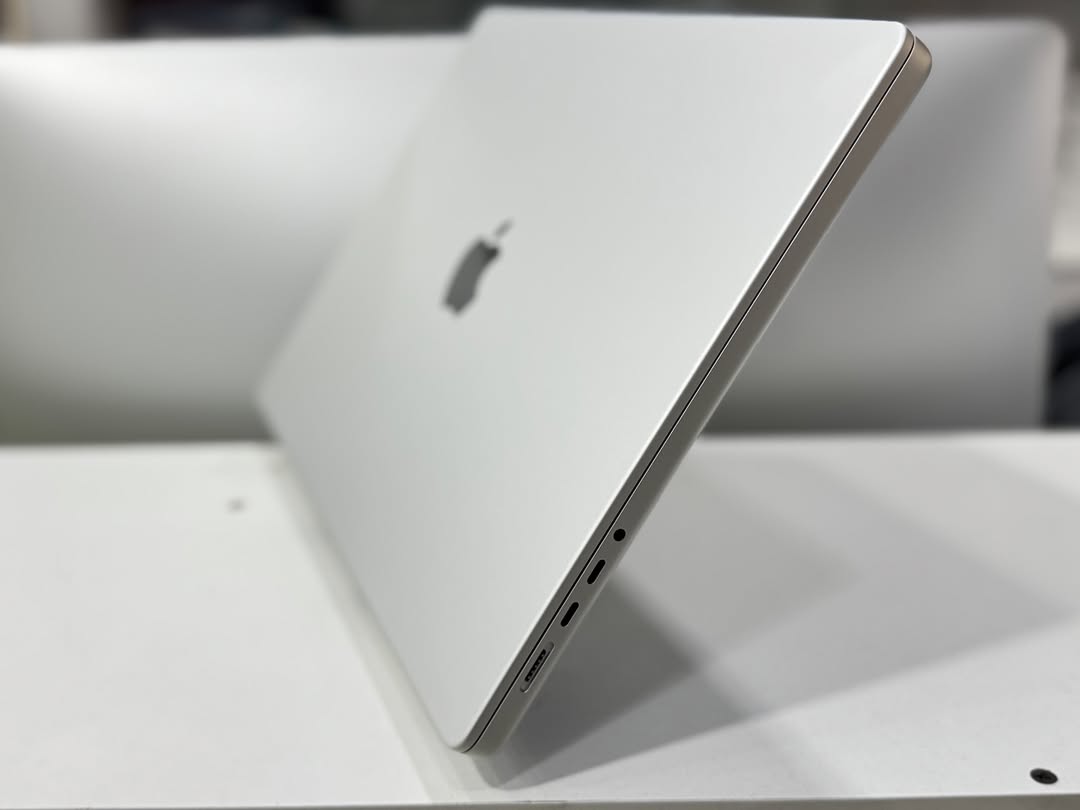 Macbook Pro 2024 - Image 4