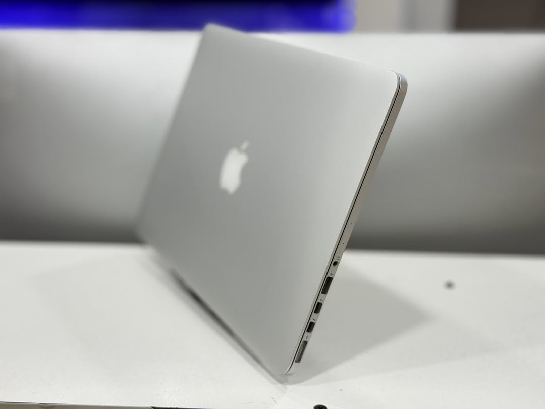 Macbook Pro Retina Early 2015 - Image 5