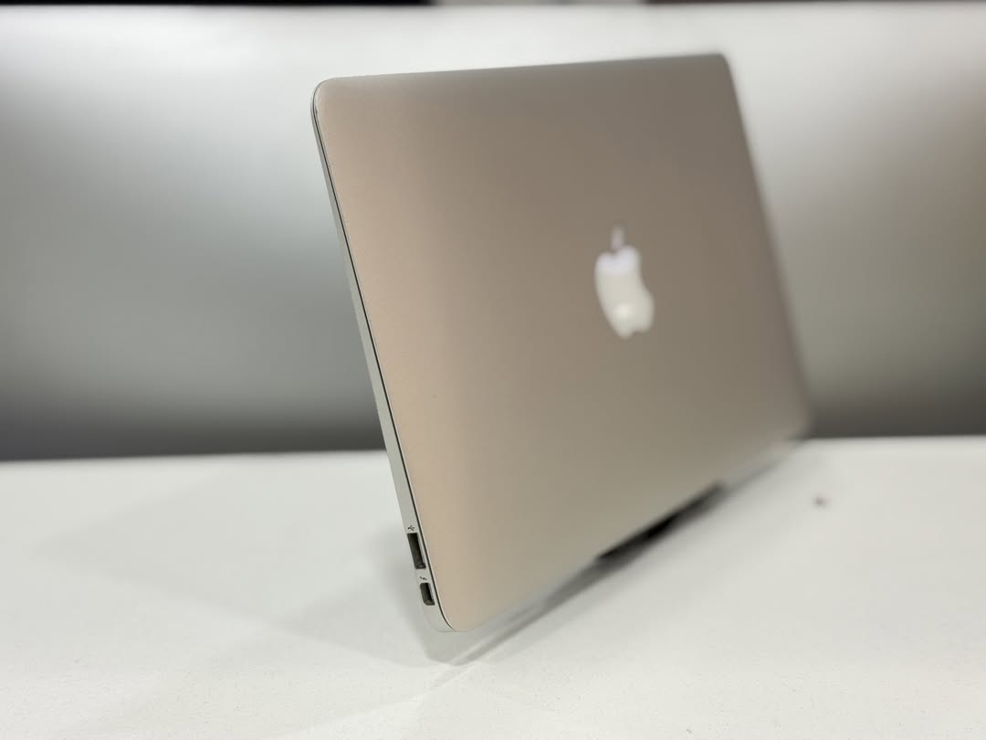 Macbook Air 2012 - Image 4
