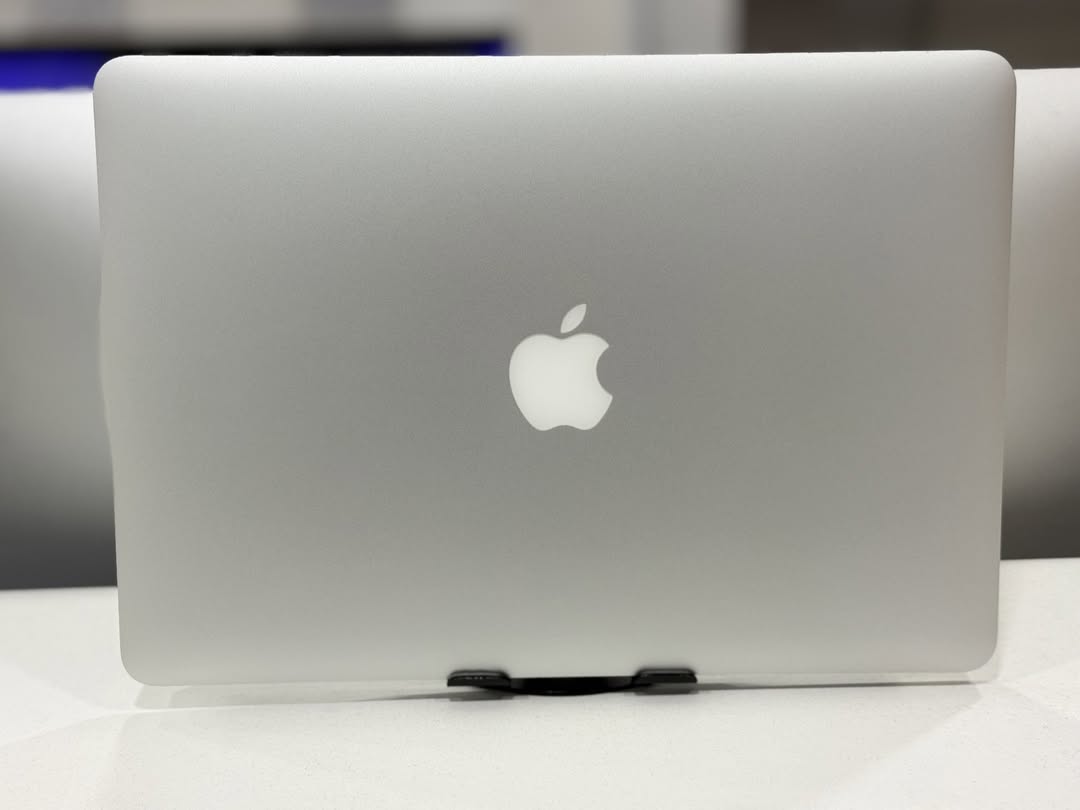 Macbook Air 2017 - Image 3