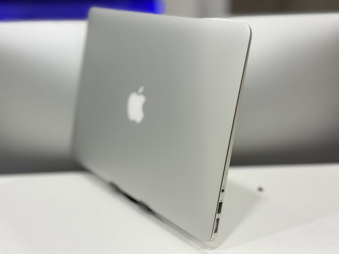 Macbook Air 2017 - Image 4