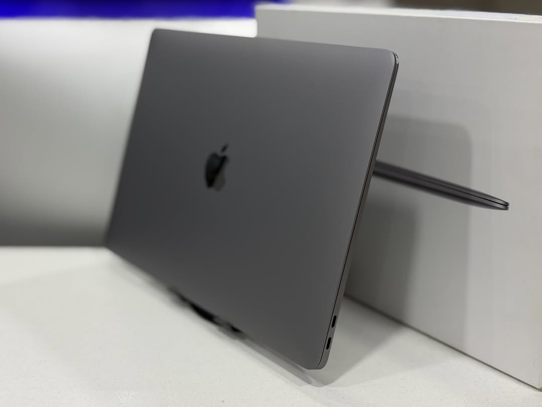 Macbook Air 2020 - Image 2