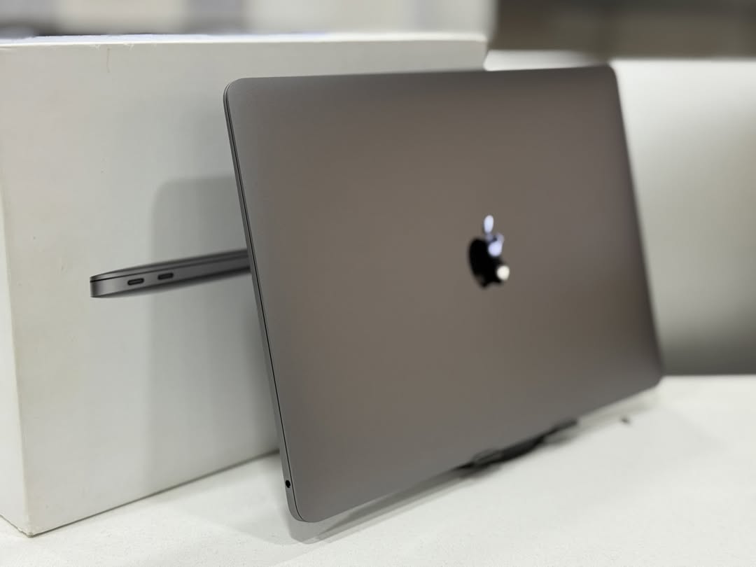 Macbook Air 2020 - Image 4