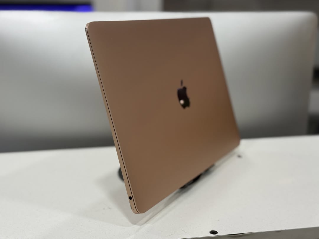 Macbook Air 2020 - Image 2