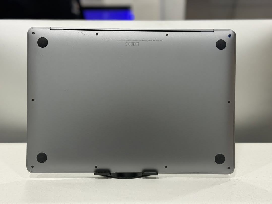 Macbook Air 2020 - Image 2