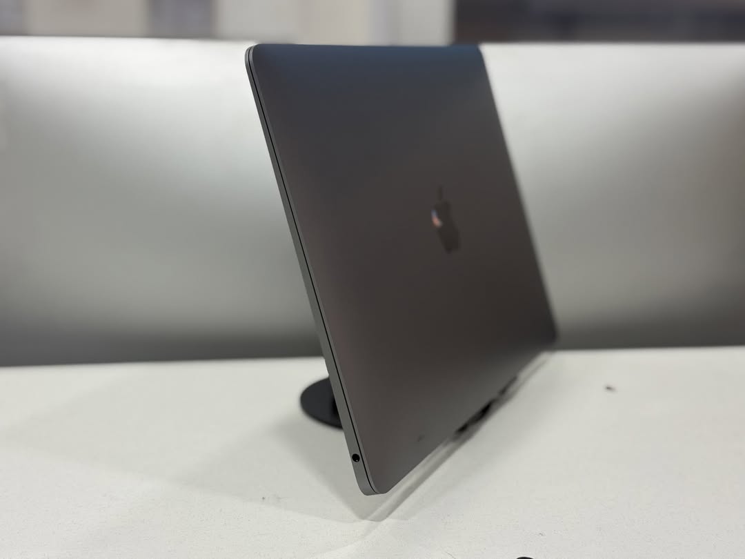 Macbook Air 2020 - Image 4