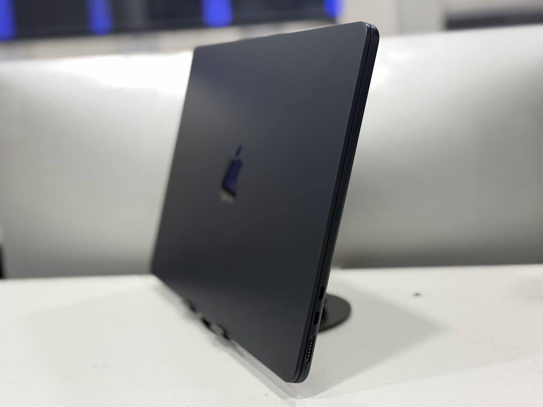 Macbook Air 2024 - Image 2