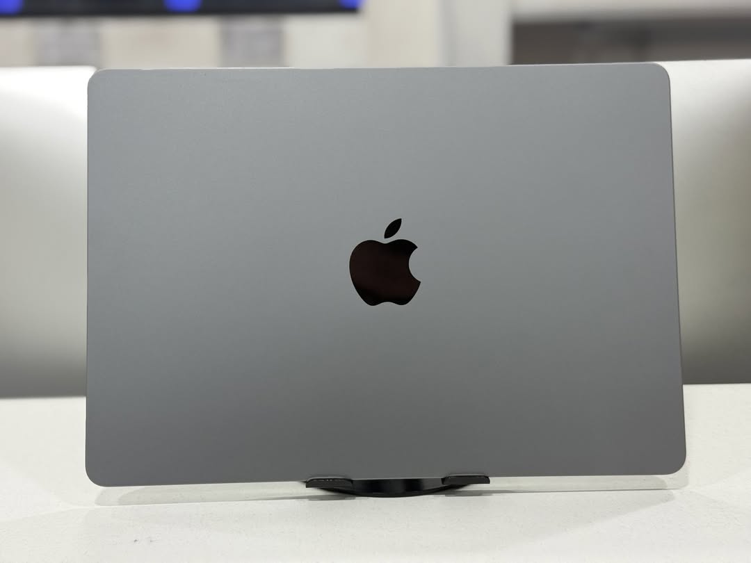 Macbook Air 2024 - Image 3